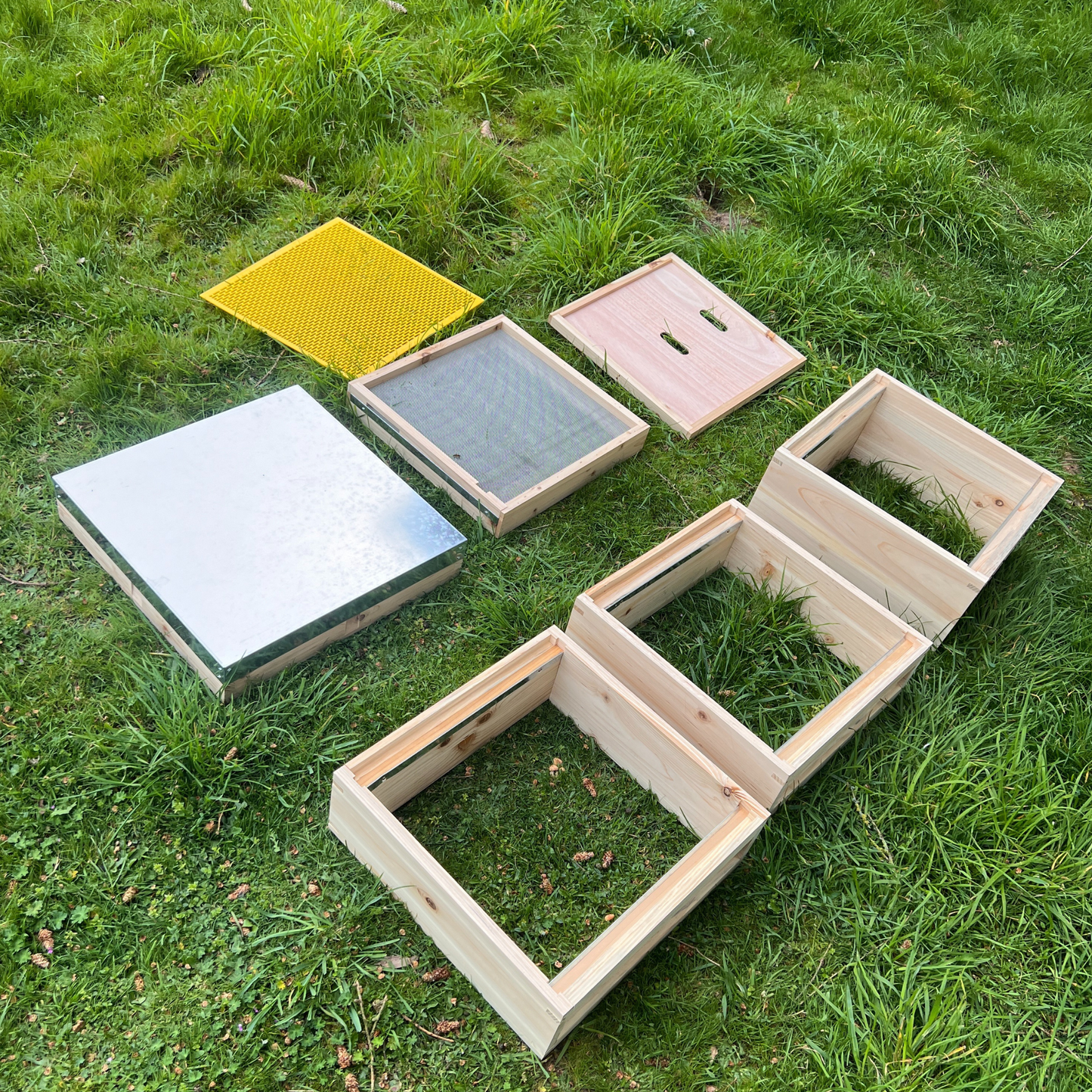 National Bee Hive x1 - complete bee hive with all frames and wax foundation - (pine)